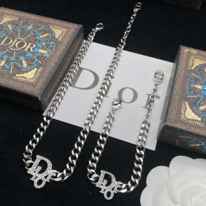 Picture of Dior Sets _SKUDiorsuits05cly578455